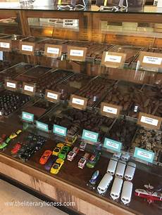 Holsten's Brookdale Confectionery